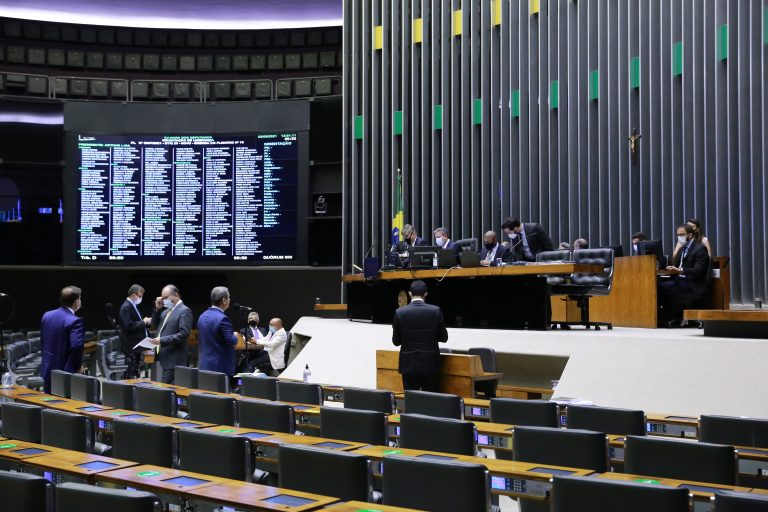 Deputados poderão votar nesta quinta-feira projetos sobre temas eleitorais