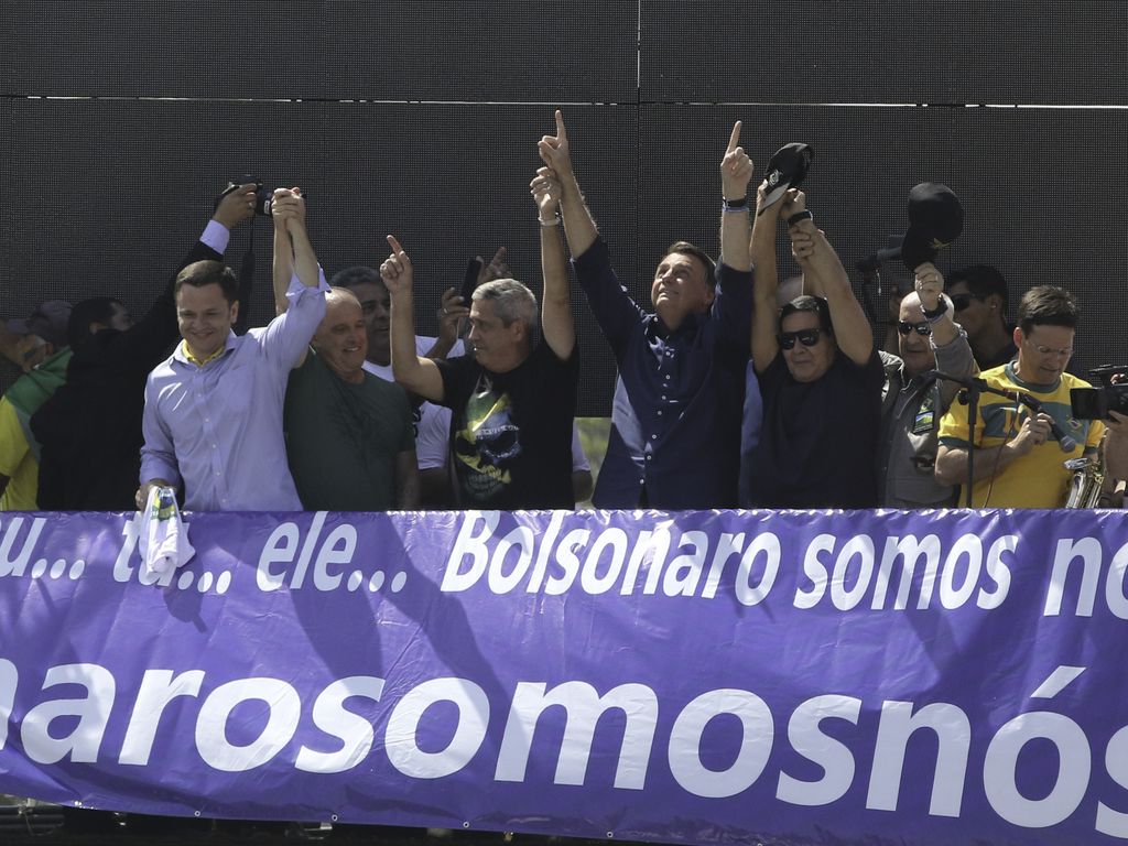 Após discursos de Bolsonaro, deputados divergem sobre os limites da democracia