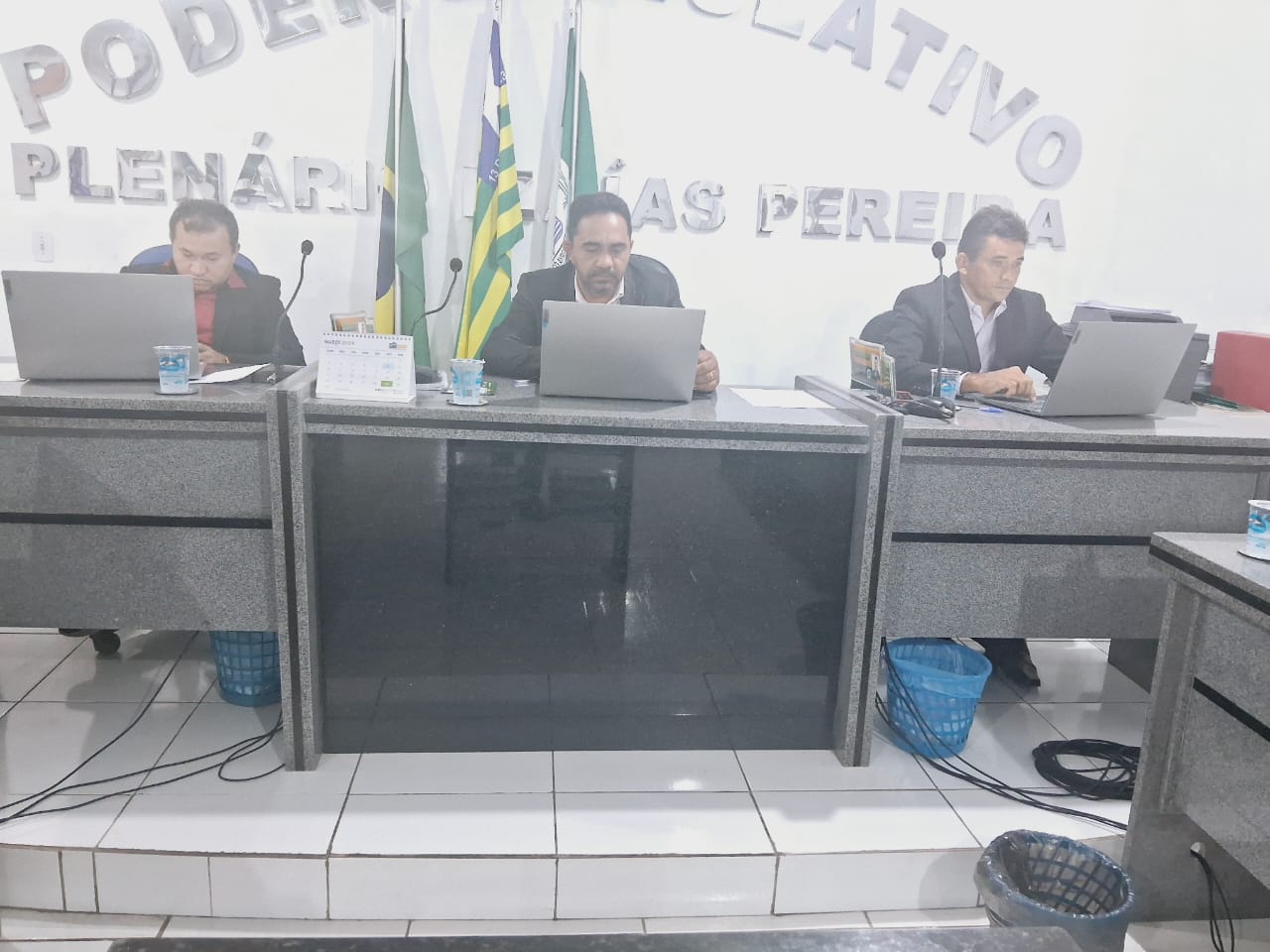 405ª Sessão Ordinária da Câmara Municipal de Francisco Ayres: Presidente Ronaldo Heber lidera debates e deliberações