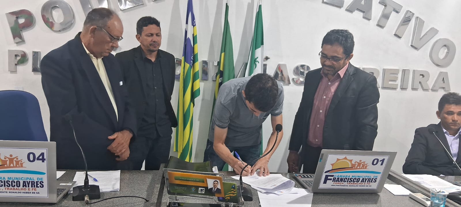 Novos Servidores do Legislativo Municipal São Recepcionados Durante Sessão Ordinária 411° da Câmara de Francisco Ayres