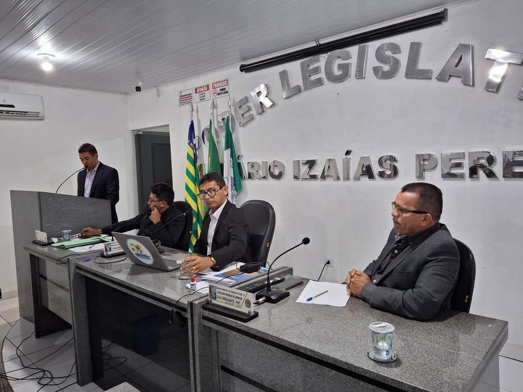 Câmara de Francisco Ayres realiza 444ª Sessão Ordinária com aprovação de importantes projetos para o município