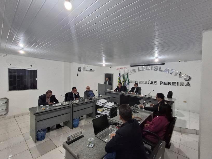 442ª e 443ª Sessões Ordinárias da Câmara de Francisco Ayres-PI: Atas Aprovadas e Novo Projeto de Lei em Análise
